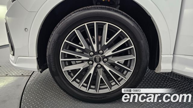 Audi Q3 (F3) 35 TDI Quattro Premium 2023 — фото 5