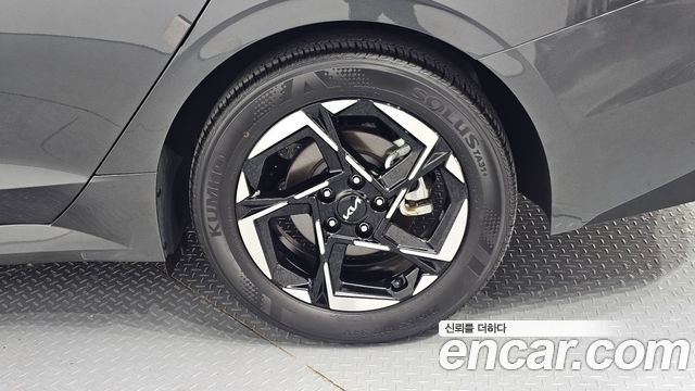 Kia K5 (III) 2.0 Noblesse 2024 — фото 27