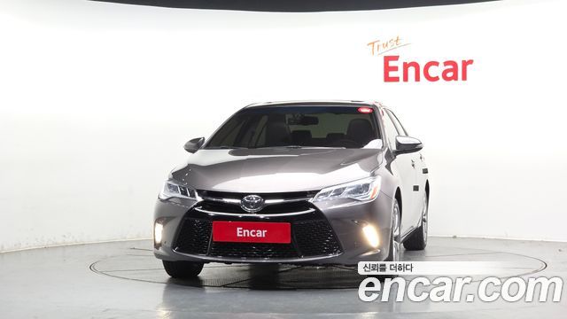 Toyota Camry 2.5 XLE 2017 — фото 3