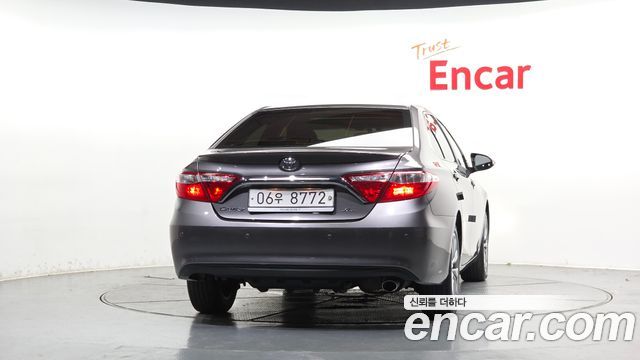 Toyota Camry 2.5 XLE 2017 — фото 4