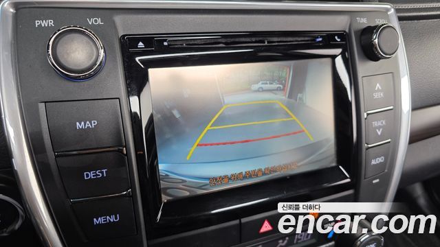 Toyota Camry 2.5 XLE 2017 — фото 20