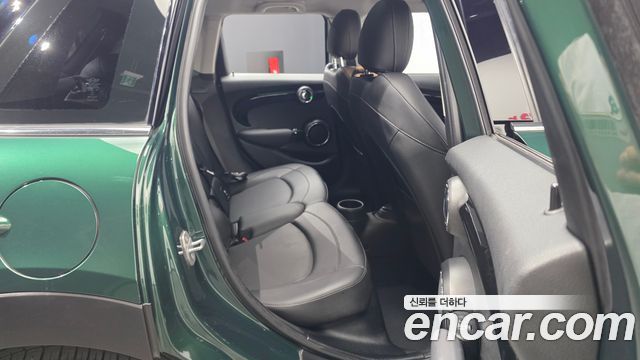 MINI Cooper D 5Door HIGH 3rd 2016 — фото 11