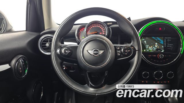 MINI Cooper D 5Door HIGH 3rd 2016 — фото 16