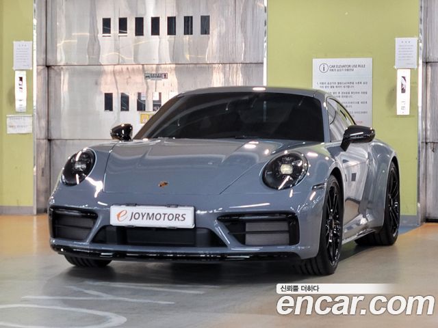Porsche 911 (992) Carrera 4 GTS