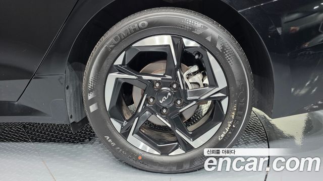 Kia K5 (III) 2.0 Noblesse 2024 — фото 21