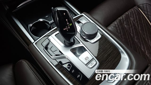 BMW 7 Series (G11) 745e iPerformance Design Pure Excellence 2020 — фото 9