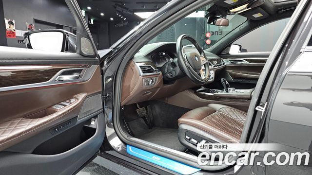 BMW 7 Series (G11) 745e iPerformance Design Pure Excellence 2020 — фото 10