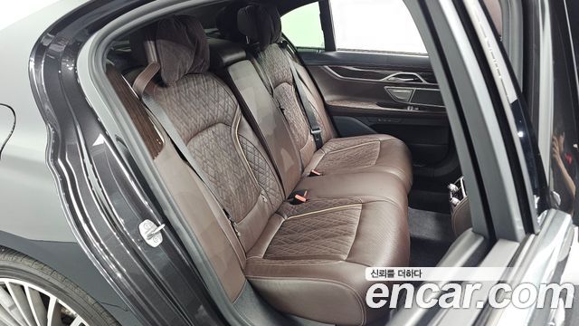 BMW 7 Series (G11) 745e iPerformance Design Pure Excellence 2020 — фото 11