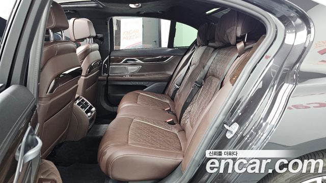 BMW 7 Series (G11) 745e iPerformance Design Pure Excellence 2020 — фото 12