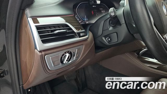 BMW 7 Series (G11) 745e iPerformance Design Pure Excellence 2020 — фото 18