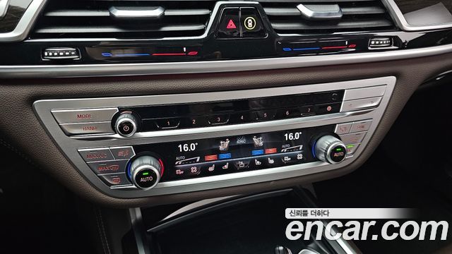 BMW 7 Series (G11) 745e iPerformance Design Pure Excellence 2020 — фото 19
