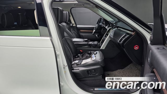 Land Rover Discovery 5 3.0 TD6 HSE Luxury 2017 — фото 11