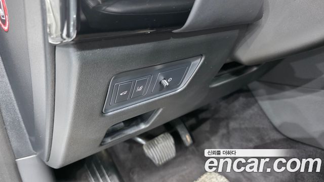 Land Rover Discovery 5 3.0 TD6 HSE Luxury 2017 — фото 16