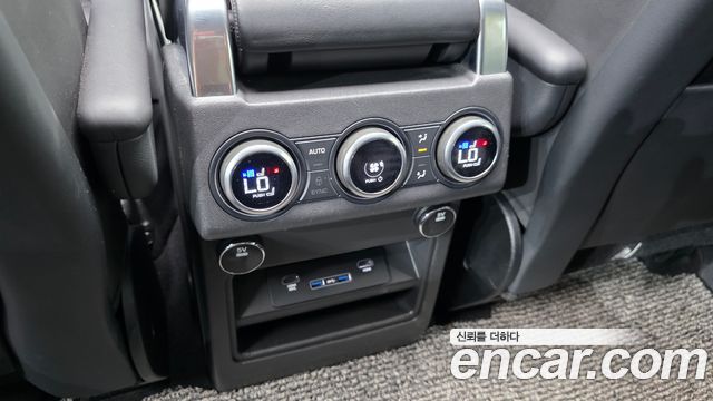 Land Rover Discovery 5 3.0 TD6 HSE Luxury 2017 — фото 17
