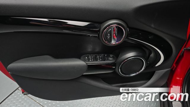 MINI Cooper 5Door HIGH 3rd 2020 — фото 24