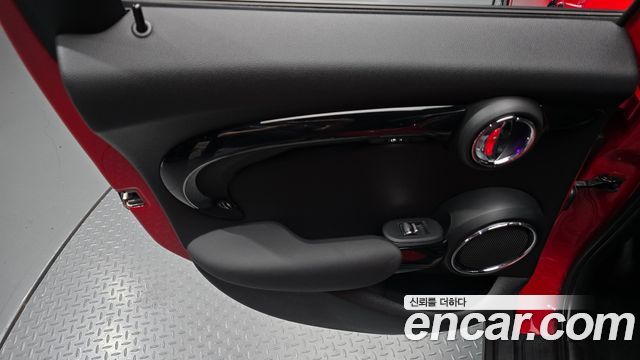 MINI Cooper 5Door HIGH 3rd 2020 — фото 25