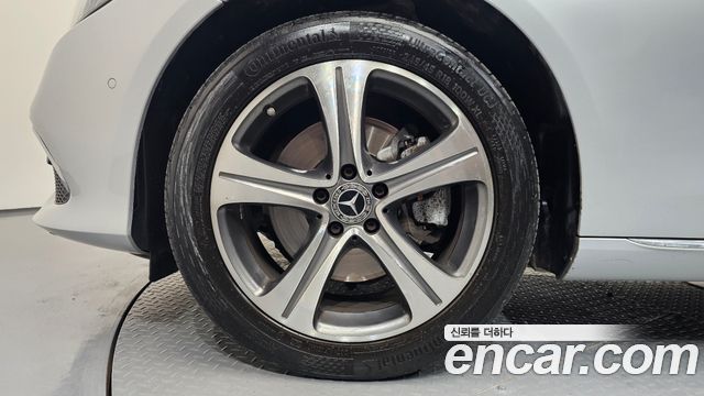 Mercedes-Benz E-Class (W213) E220d 4MATIC Exclusive 2019 — фото 5