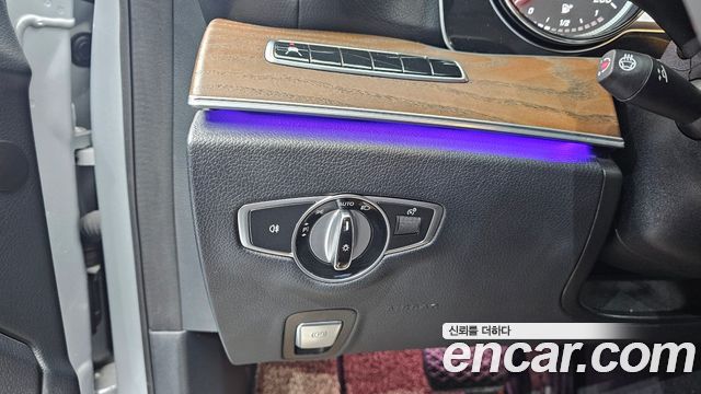 Mercedes-Benz E-Class (W213) E220d 4MATIC Exclusive 2019 — фото 16