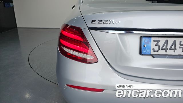 Mercedes-Benz E-Class (W213) E220d 4MATIC Exclusive 2019 — фото 23