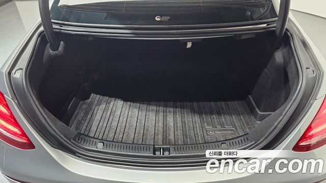 Mercedes-Benz E-Class (W213) E220d 4MATIC Exclusive 2019 — фото 32