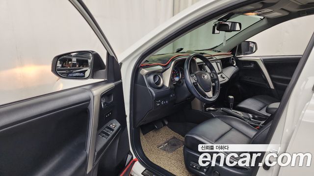 Toyota RAV4 2.5 4WD 4th 2014 — фото 10