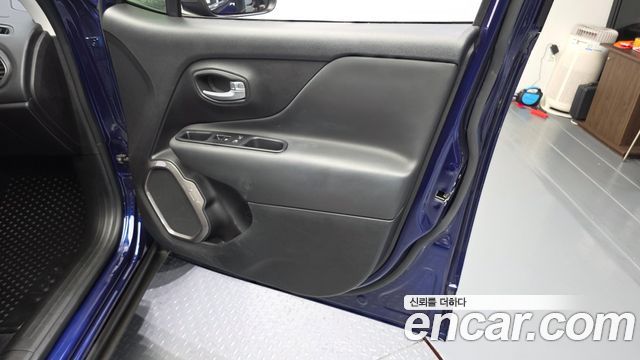 Jeep Renegade 2.4 Limited 2020 — фото 24