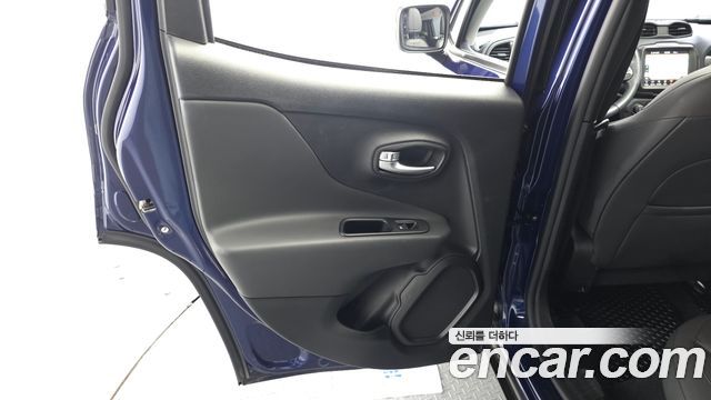 Jeep Renegade 2.4 Limited 2020 — фото 25
