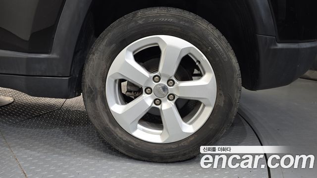 Jeep Compass (II) 2.4 Longitude AWD 2018 — фото 21