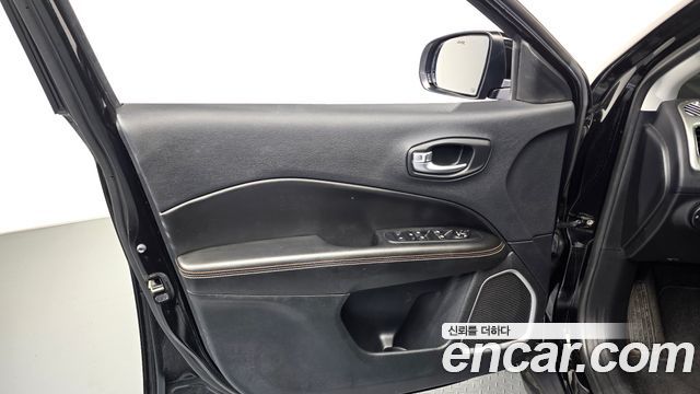 Jeep Compass (II) 2.4 Longitude AWD 2018 — фото 24