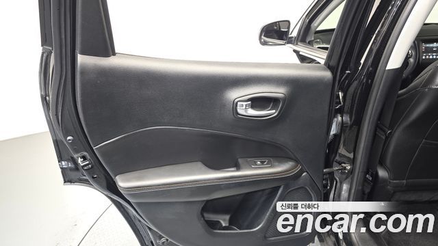 Jeep Compass (II) 2.4 Longitude AWD 2018 — фото 25