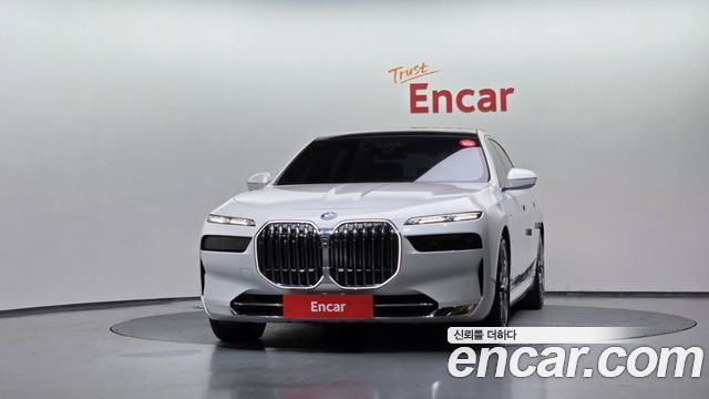 BMW 7 Series (G70) 750e xDrive Design Pure Excellence 2023 — фото 3