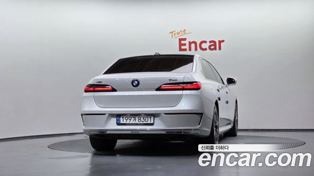 BMW 7 Series (G70) 750e xDrive Design Pure Excellence 2023 — фото 4