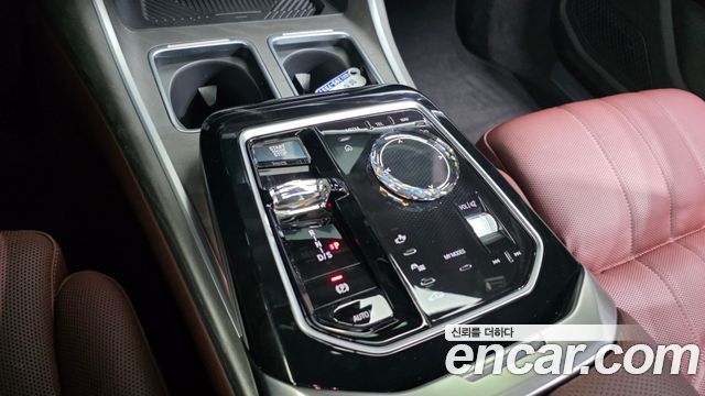 BMW 7 Series (G70) 750e xDrive Design Pure Excellence 2023 — фото 9