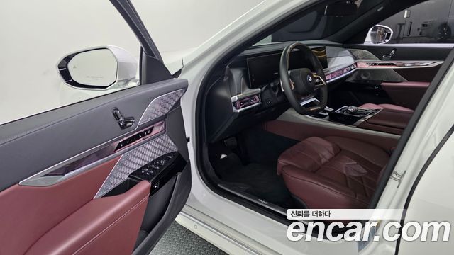 BMW 7 Series (G70) 750e xDrive Design Pure Excellence 2023 — фото 10
