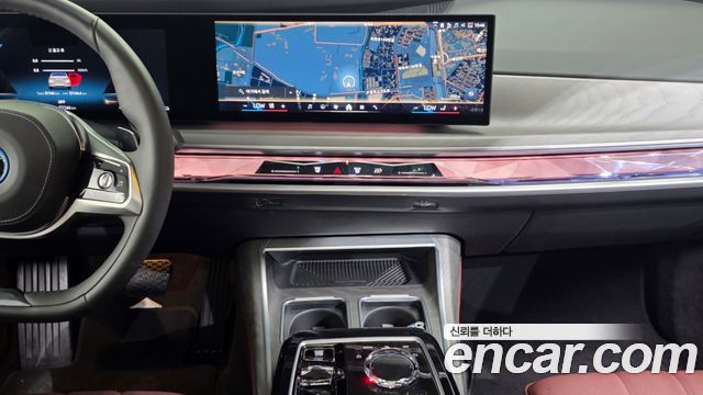 BMW 7 Series (G70) 750e xDrive Design Pure Excellence 2023 — фото 18