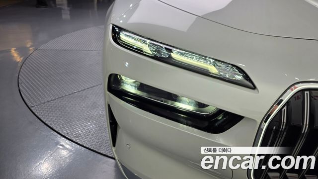 BMW 7 Series (G70) 750e xDrive Design Pure Excellence 2023 — фото 28