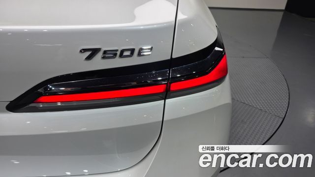 BMW 7 Series (G70) 750e xDrive Design Pure Excellence 2023 — фото 29