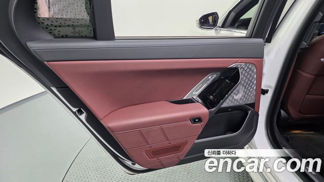 BMW 7 Series (G70) 750e xDrive Design Pure Excellence 2023 — фото 31