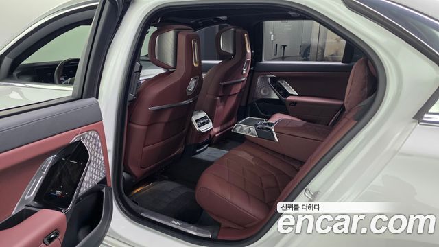 BMW 7 Series (G70) 750e xDrive Design Pure Excellence 2023 — фото 32