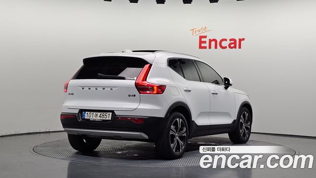 Volvo XC40 B4 Inscription 2021 — фото 2