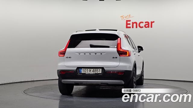Volvo XC40 B4 Inscription 2021 — фото 4