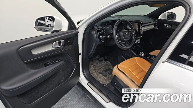 Volvo XC40 B4 Inscription 2021 — фото 10