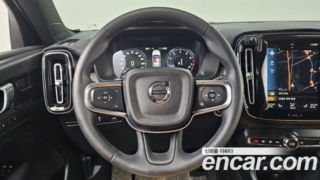 Volvo XC40 B4 Inscription 2021 — фото 14