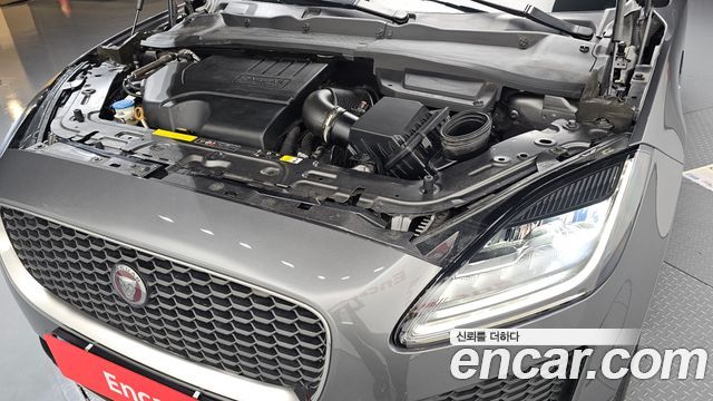 Jaguar E-PACE P250 SE 2018 — фото 6
