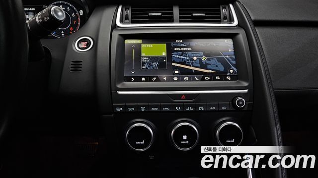 Jaguar E-PACE P250 SE 2018 — фото 16