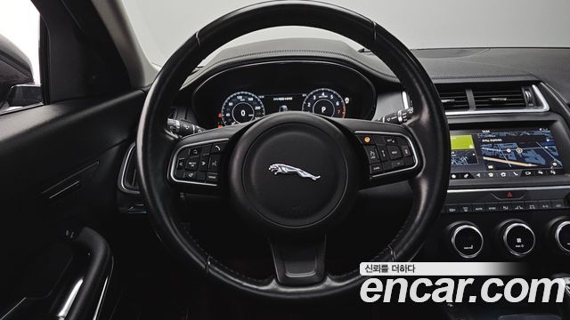 Jaguar E-PACE P250 SE 2018 — фото 18