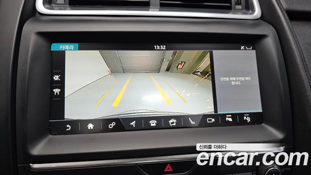 Jaguar E-PACE P250 SE 2018 — фото 19