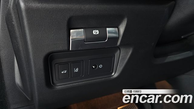 Jaguar E-PACE P250 SE 2018 — фото 24