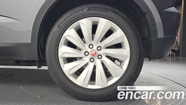 Jaguar E-PACE P250 SE 2018 — фото 27