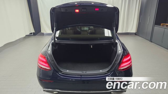 Mercedes-Benz E-Class (W213) E300 4MATIC Exclusive 2019 — фото 17